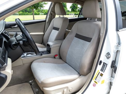 Used 2013 Toyota Camry XLE FWD image 38