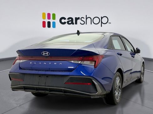 Used 2024 Hyundai Elantra Blue image 5