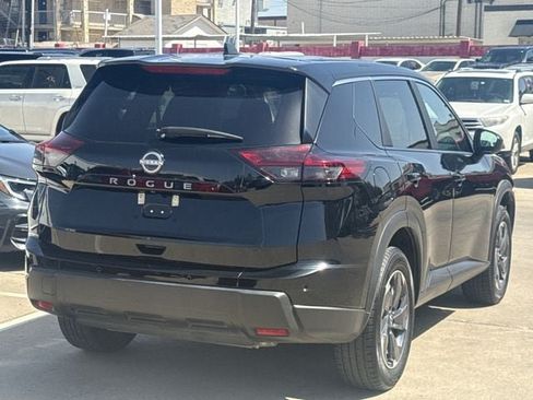 Used 2025 Nissan Rogue SV FWD image 4