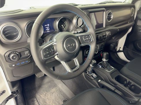 Used 2023 Jeep Wrangler Unlimited Rubicon 4xe image 4