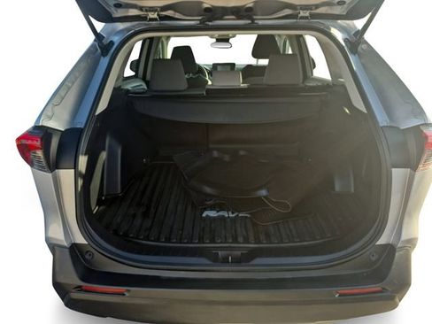 Used 2022 Toyota RAV4 XLE image 19
