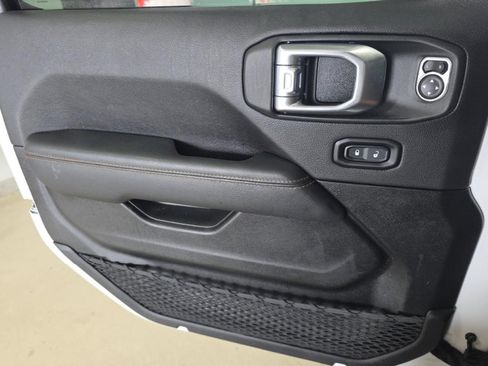 Used 2022 Jeep Wrangler Unlimited Sahara AWD/4WD image 13