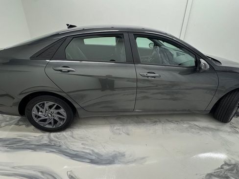 Used 2024 Hyundai Elantra SEL FWD image 9
