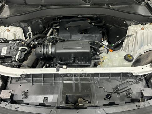 Used 2020 Ford Explorer XLT AWD/4WD image 17