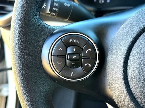 Used 2022 Kia Soul LX image 13