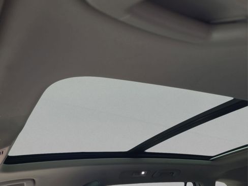 Used 2019 Volkswagen Tiguan SE image 15