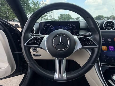 Used 2025 Mercedes-Benz C 300 Sedan image 28