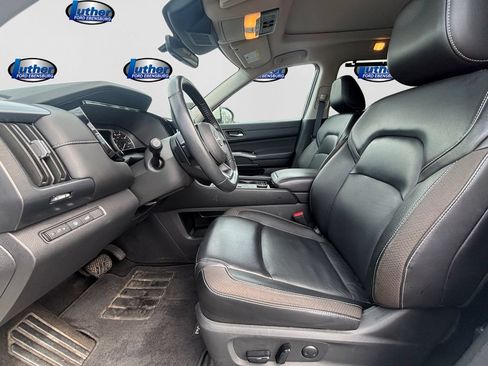 Used 2024 Nissan Pathfinder SL w/ SL Premium Package AWD/4WD image 15