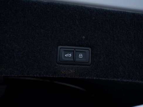 Used 2022 Lamborghini Urus AWD/4WD image 59