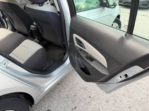 Used 2015 Chevrolet Cruze LS FWD image 14