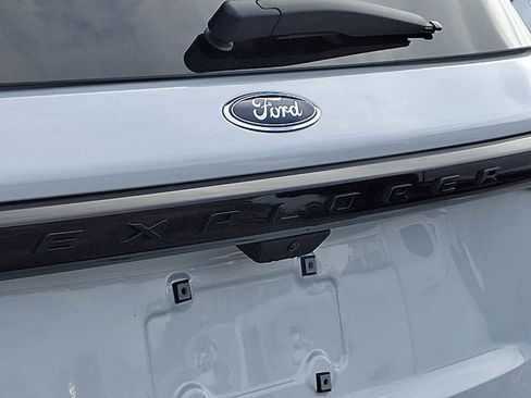 Certified 2025 Ford Explorer Platinum w/ LUX Leather Package image 30