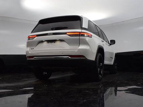 Used 2023 Jeep Grand Cherokee Altitude image 22