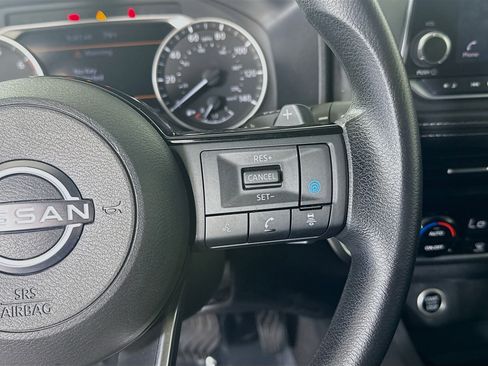 Used 2023 Nissan Rogue SV image 15