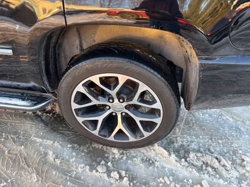 Used 2011 Cadillac Escalade Luxury image 5