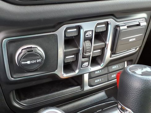 New 2026 Jeep Wrangler Sahara AWD/4WD image 31