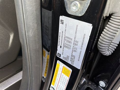 Used 2022 GMC Yukon XL SLT image 6