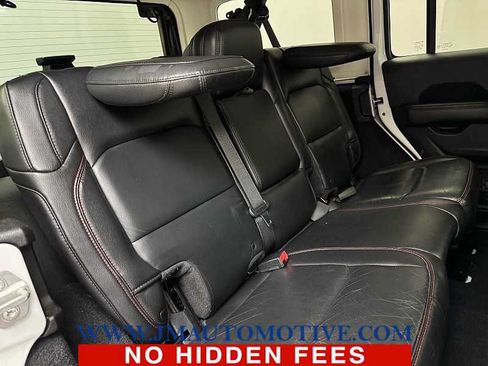 Used 2018 Jeep Wrangler Unlimited Rubicon AWD/4WD image 17