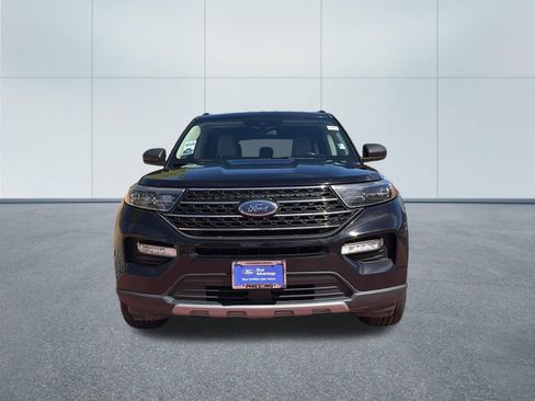 Used 2022 Ford Explorer XLT w/ Equipment Group 202A AWD/4WD image 2