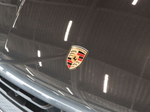 Certified 2022 Porsche Macan image 27