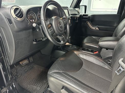 Used 2016 Jeep Wrangler Unlimited Sahara AWD/4WD image 2