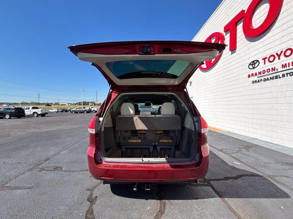Used 2014 Toyota Sienna L FWD image 27