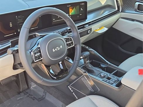 Certified 2025 Kia Sorento S w/ Panoramic Sunroof Package FWD image 18