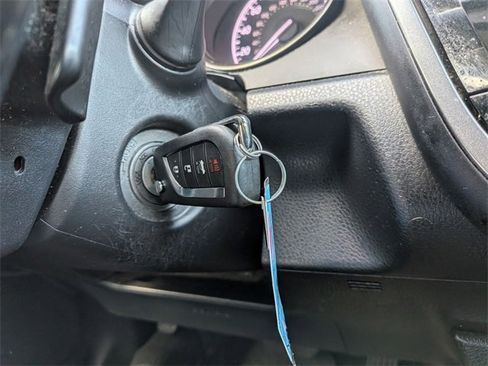 Used 2022 Toyota Camry SE w/ Cold Weather Package image 14