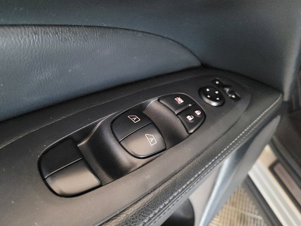 Used 2019 Nissan Pathfinder SL FWD image 27