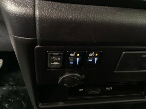 Used 2017 Toyota Sienna Limited Premium image 25