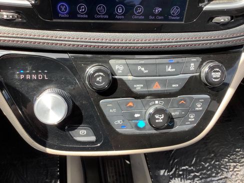 Used 2017 Chrysler Pacifica Limited FWD image 48