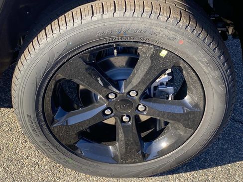 New 2025 Jeep Grand Cherokee Limited w/ Black Appearance Package image 6