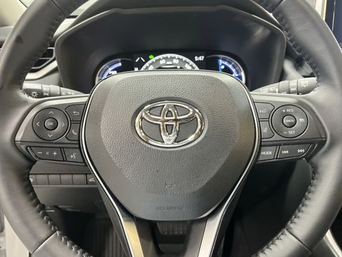 Used 2025 Toyota RAV4 XLE Premium AWD/4WD image 18