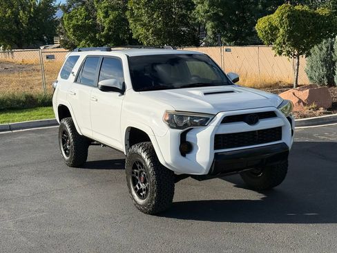 Used 2019 Toyota 4Runner TRD Off-Road AWD/4WD image 2