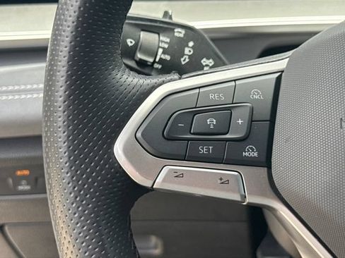 Used 2025 Volkswagen Tiguan SE R-Line AWD/4WD image 9