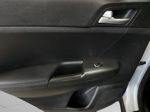 Used 2018 Kia Sportage LX FWD image 17