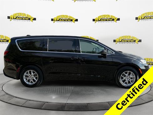 Certified 2024 Chrysler Pacifica Touring-L image 6