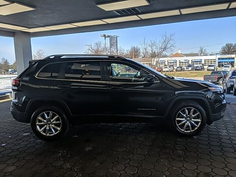 Used 2016 Jeep Cherokee Limited image 4