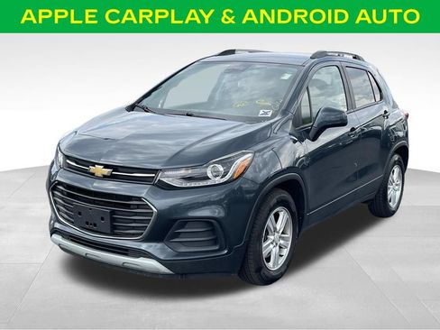 Used 2021 Chevrolet Trax LT w/ LT Convenience Package FWD image 4