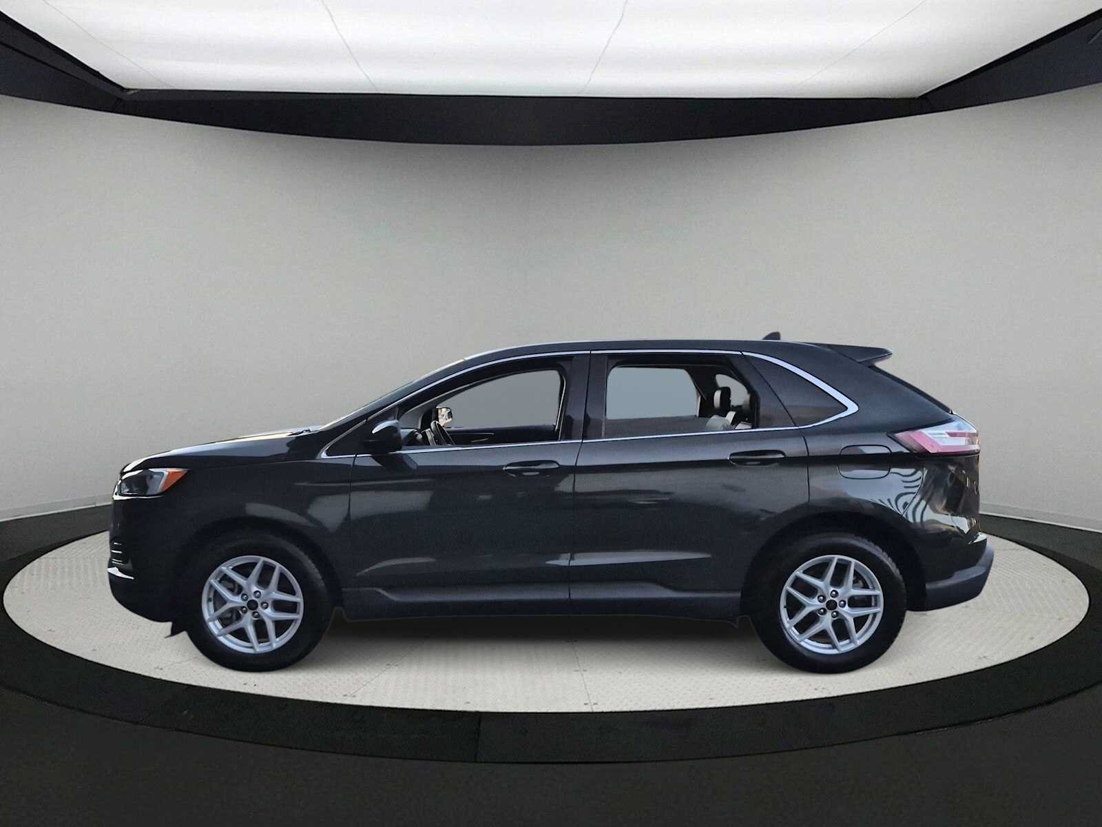 Used 2024 Ford Edge SEL AWD/4WD image 5