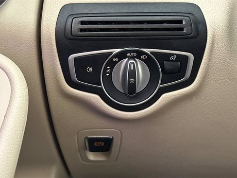 Certified 2022 Mercedes-Benz GLC 300 image 31