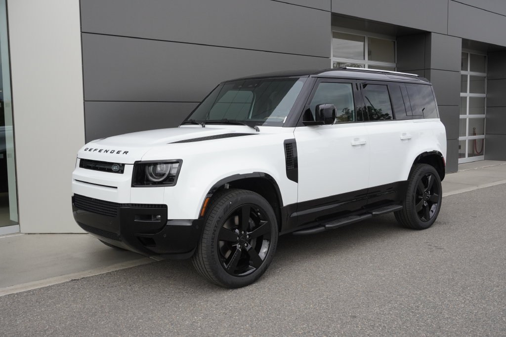New 2026 Land Rover Defender 110 X-Dynamic SE AWD/4WD image 3
