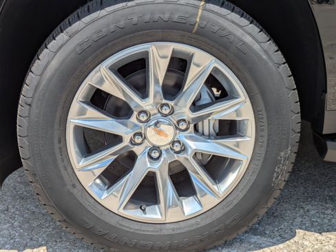 New 2026 Chevrolet Suburban Premier RWD image 33