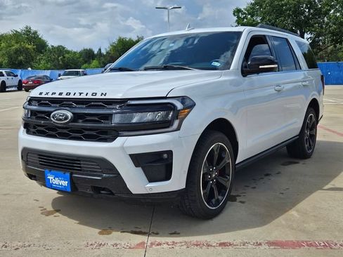 Used 2022 Ford Expedition Limited AWD/4WD image 2