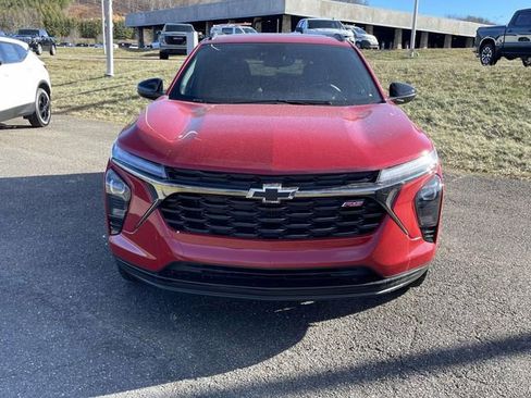 New 2026 Chevrolet Trax RS w/ Sunroof Package image 2