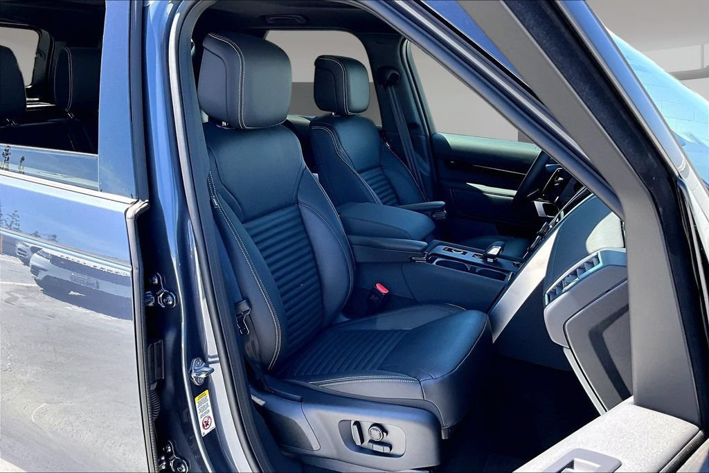 New 2026 Land Rover Discovery S AWD/4WD image 12
