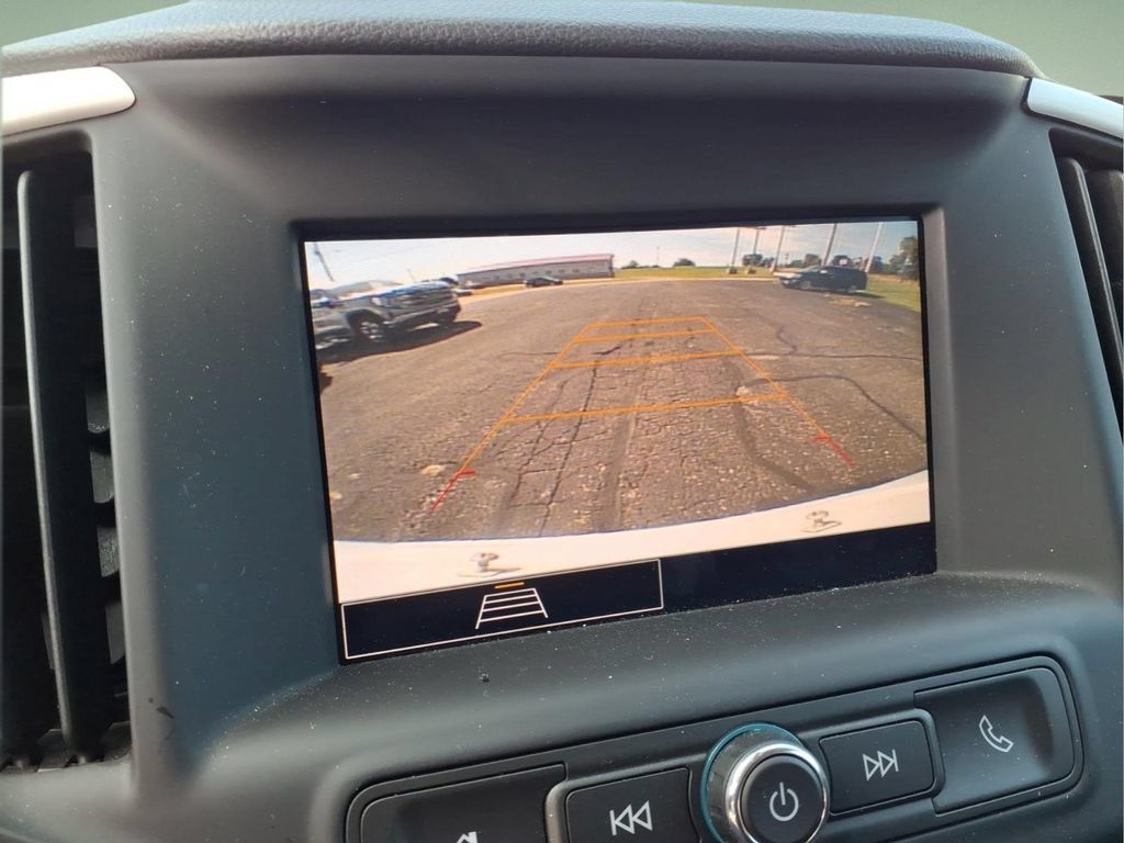 Used 2024 GMC Terrain SLE w/ Driver Convenience Package FWD image 9