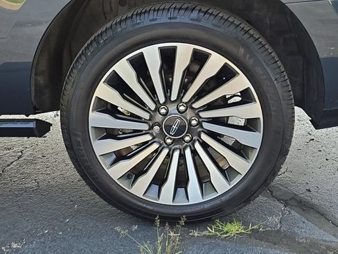Used 2021 Lincoln Navigator Reserve w/ Luxury Package AWD/4WD image 32
