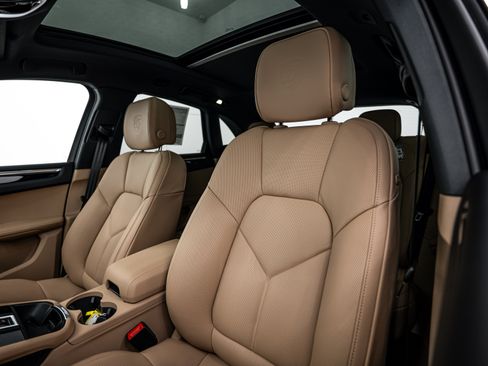 Certified 2026 Porsche Macan AWD/4WD image 20