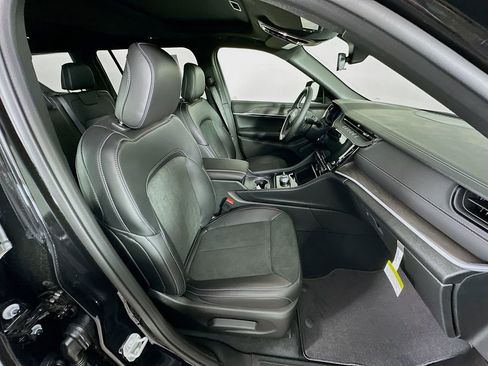New 2026 Jeep Grand Cherokee L 4WD image 38