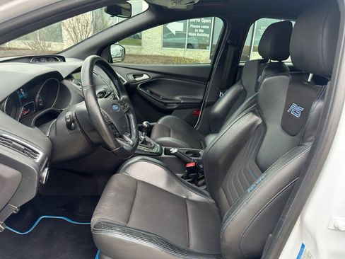 Used 2017 Ford Focus RS image 25